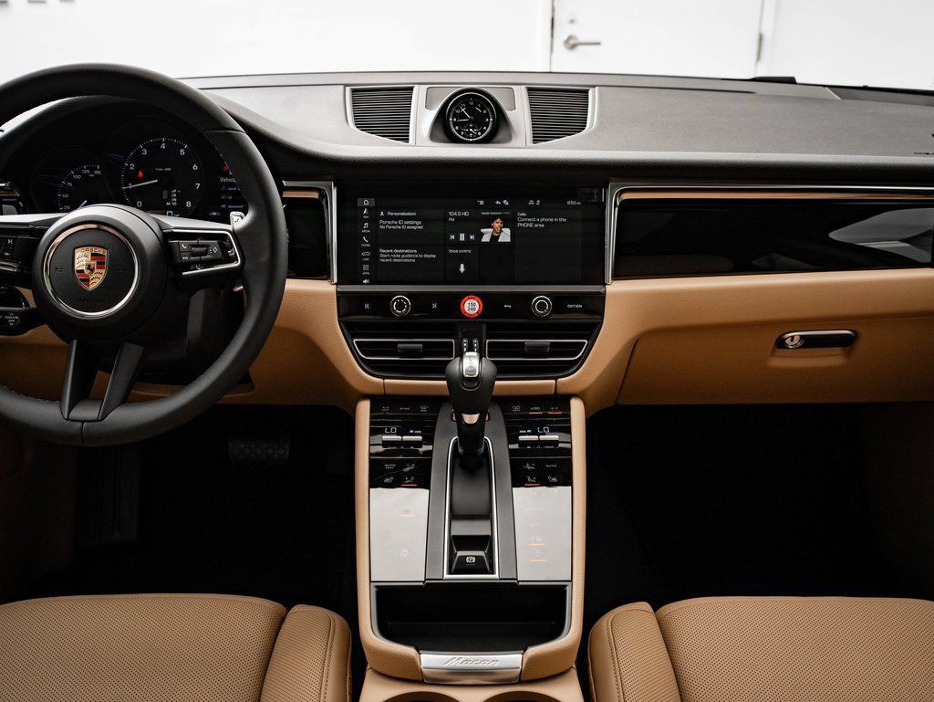 Certified 2026 Porsche Macan AWD/4WD image 6