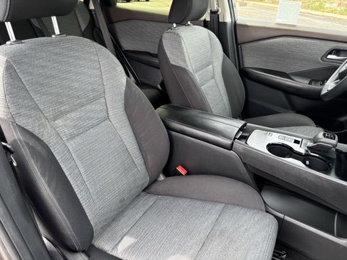 Used 2023 Nissan Rogue SV FWD image 10