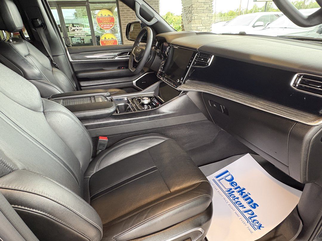 Used 2022 Jeep Wagoneer Series III w/ Rear Seat Video Group 1 AWD/4WD image 29
