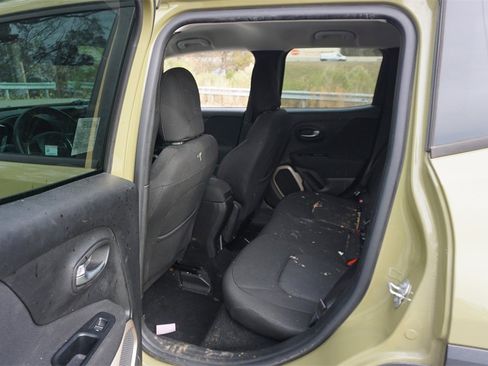 Used 2015 Jeep Renegade Latitude image 11