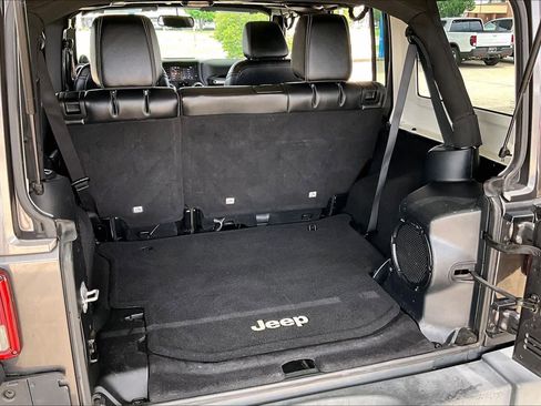 Used 2014 Jeep Wrangler Unlimited Sahara w/ Connectivity Group AWD/4WD image 33