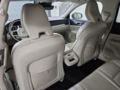 Used 2021 Volvo V60 T5 Cross Country image 18