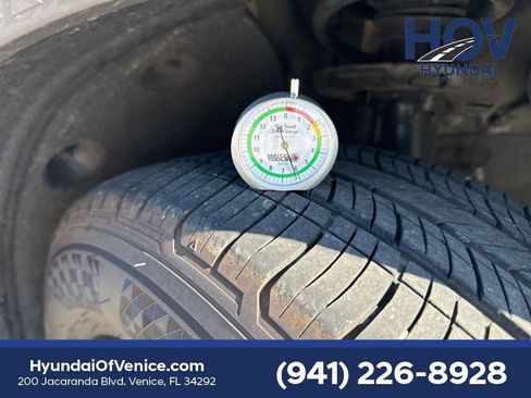 Used 2022 Hyundai Santa Cruz SEL Premium image 16