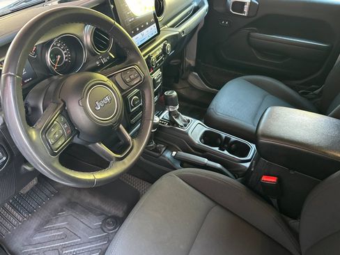 Used 2023 Jeep Gladiator Sport AWD/4WD image 10