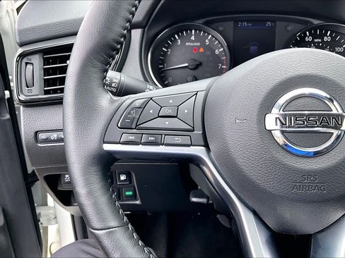 Used 2020 Nissan Rogue SV w/ Premium Package AWD/4WD image 21