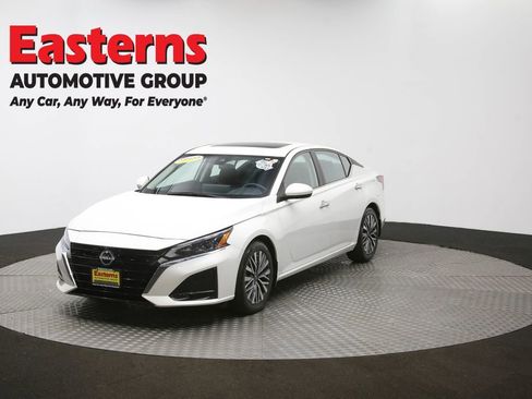 Used 2024 Nissan Altima 2.5 SV w/ SV Premium Package image 55