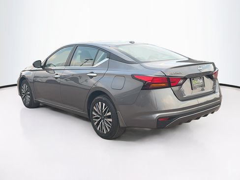 Used 2024 Nissan Altima 2.5 SV AWD/4WD image 5