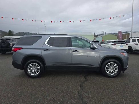 Used 2021 Chevrolet Traverse LT image 6