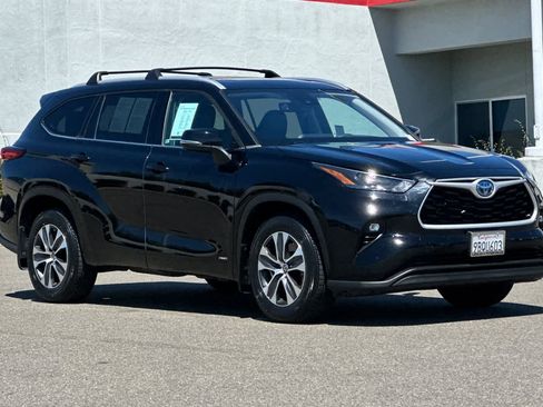Used 2022 Toyota Highlander XLE AWD/4WD image 5