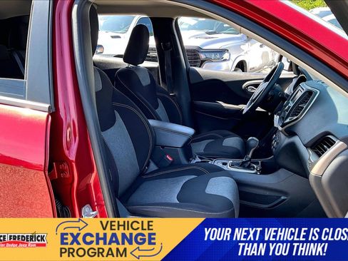 Used 2017 Jeep Cherokee Sport FWD image 7
