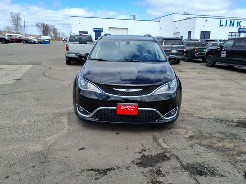 Used 2018 Chrysler Pacifica Touring-L image 9