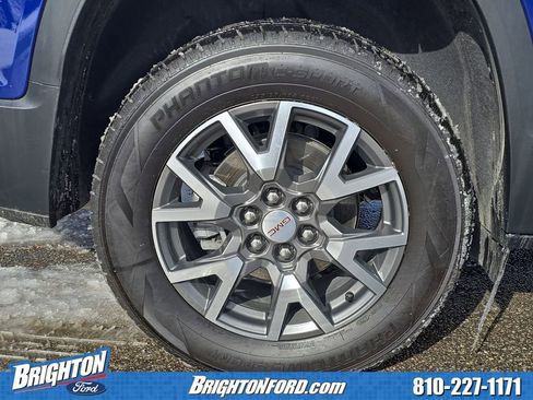 Used 2023 GMC Acadia SLE image 5