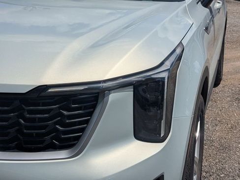 New 2026 Kia Sorento LX FWD image 10
