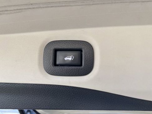 Used 2019 Nissan Rogue SV image 15