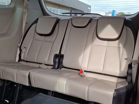 Used 2019 Kia Sedona EX image 11