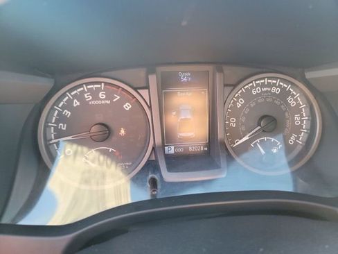 Used 2017 Toyota Tacoma TRD Off-Road image 10