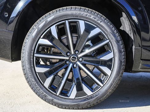 Certified 2026 Volvo XC90 B6 Plus w/ Protection Package AWD/4WD image 11