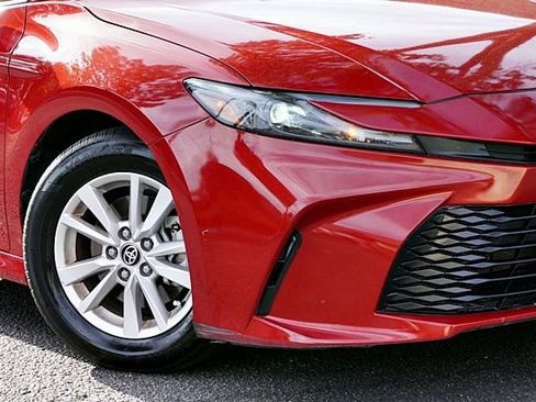 Used 2025 Toyota Camry LE w/ Convenience Package FWD image 4