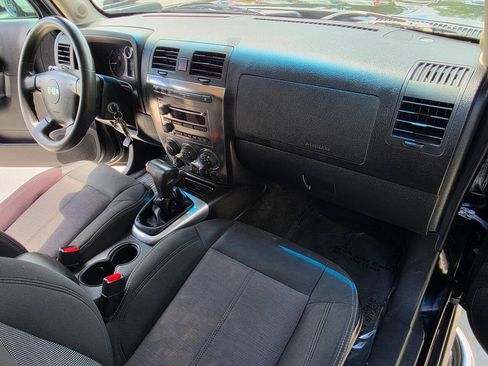 Used 2006 HUMMER H3 w/ Chrome Appearance Package AWD/4WD image 32