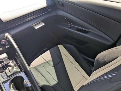 New 2025 Hyundai Elantra SEL FWD image 18
