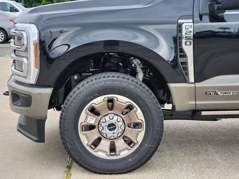 New 2026 Ford F250 King Ranch w/ FX4 Off-Road Package AWD/4WD image 9