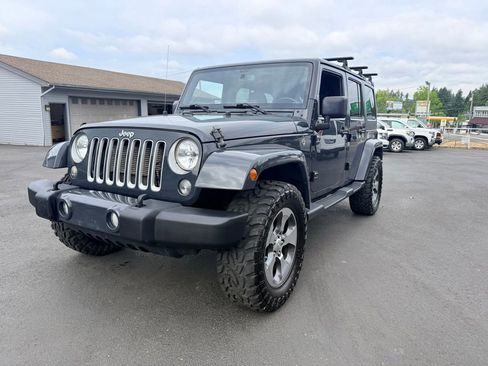 Used 2017 Jeep Wrangler Unlimited Sahara w/ Connectivity Group AWD/4WD image 1