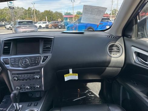 Used 2020 Nissan Pathfinder SL w/ Cargo Package image 4