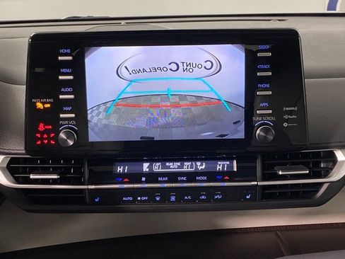 Used 2024 Toyota Sienna XLE image 18