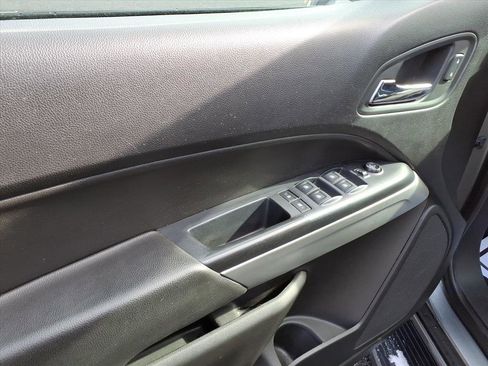 Used 2018 Chevrolet Colorado LT w/ LT Convenience Package image 12