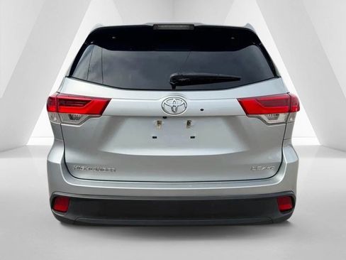 Used 2017 Toyota Highlander Plus w/ Carpet Mat Package image 6