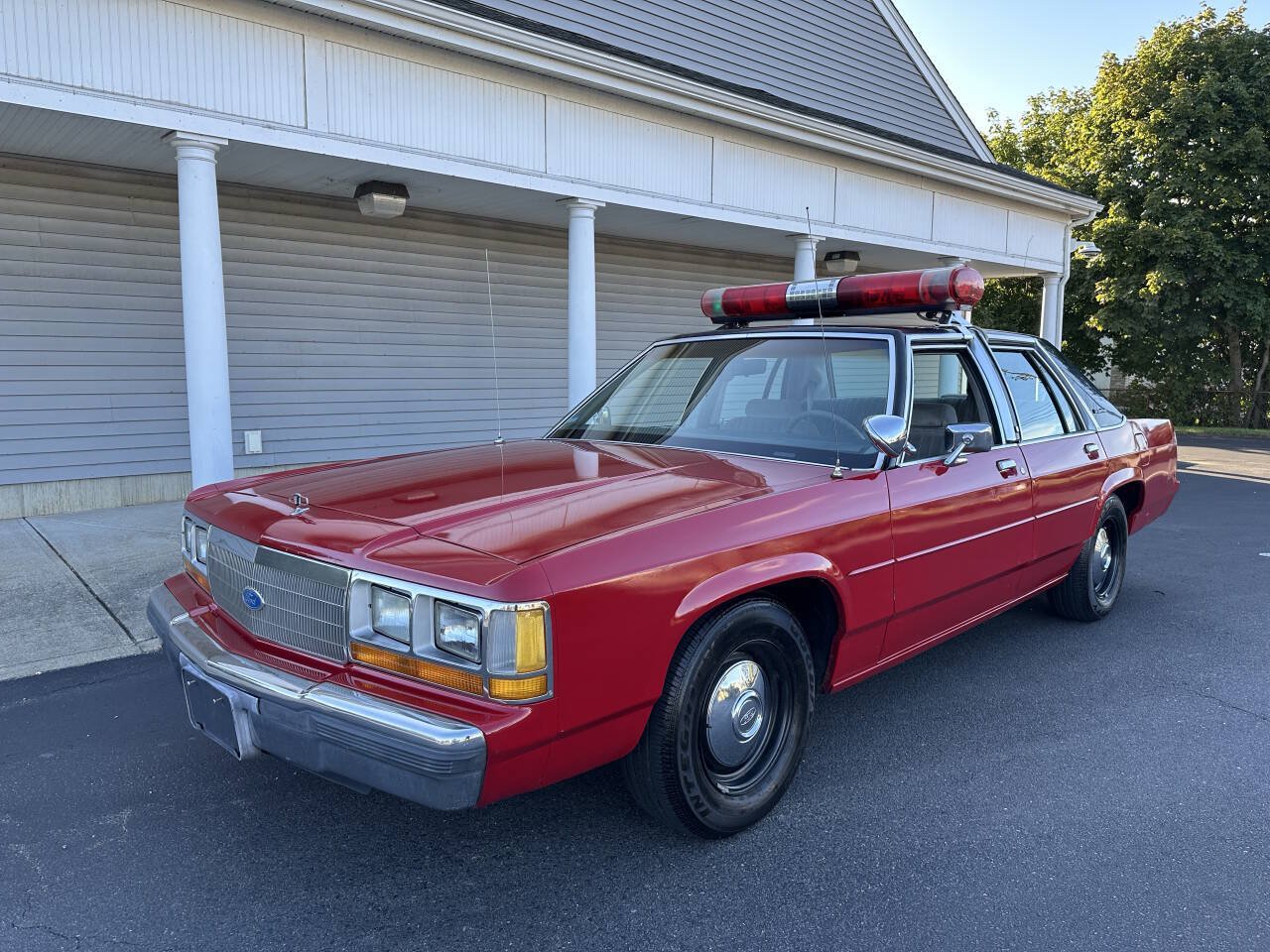 Used 1990 Ford LTD Crown Victoria RWD image 1