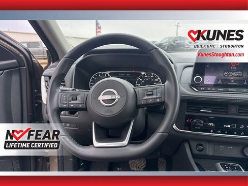 Used 2024 Nissan Rogue SV w/ SV Premium Package image 38