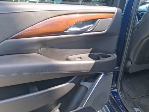 Used 2020 Cadillac Escalade ESV Luxury RWD image 14