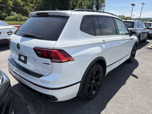 Used 2024 Volkswagen Tiguan SE R-Line AWD/4WD image 6