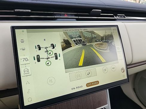 Used 2025 Land Rover Range Rover Long Wheelbase SE image 17