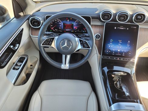 Used 2024 Mercedes-Benz GLC 300 4MATIC image 14