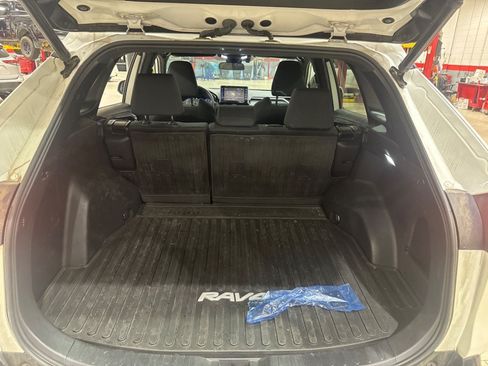 Used 2022 Toyota RAV4 SE w/ Convenience Package AWD/4WD image 42