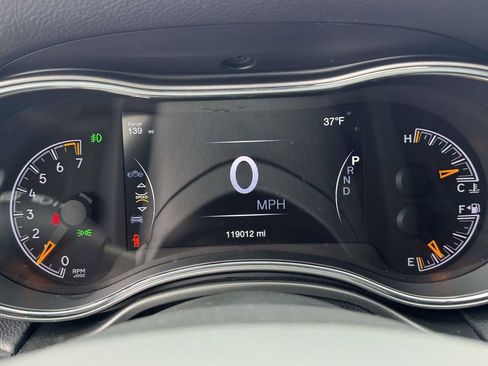 Used 2022 Jeep Grand Cherokee Laredo X image 24