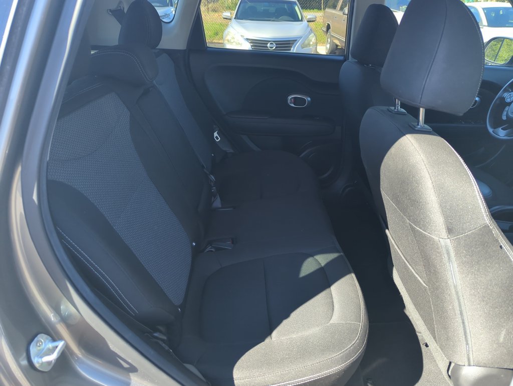 Used 2017 Kia Soul + FWD image 31