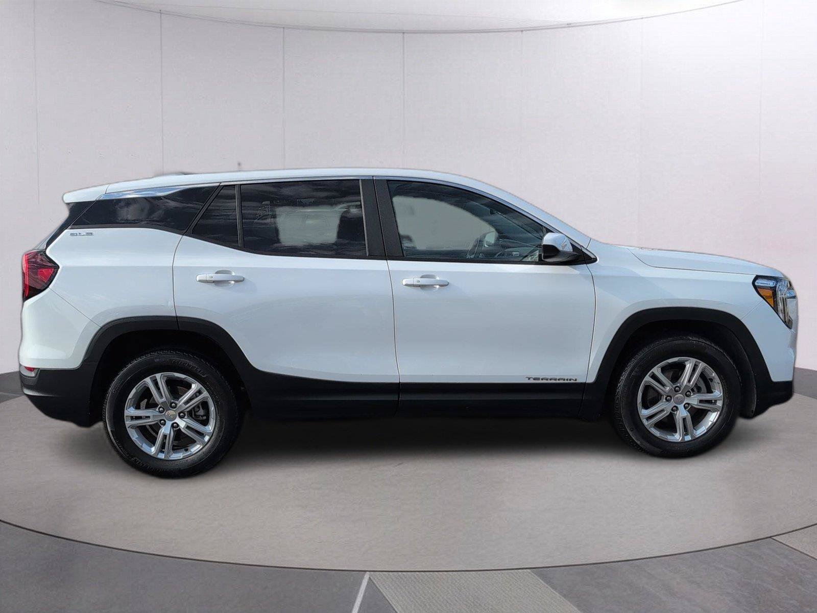 Used 2024 GMC Terrain SLE FWD image 6