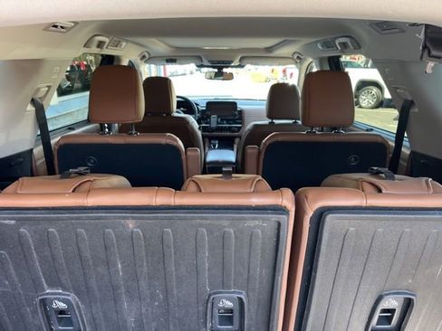 Used 2022 Nissan Pathfinder Platinum w/ Cargo Package image 14