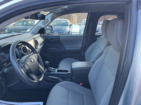 Used 2022 Toyota Tacoma SR w/ SR Convenience Package image 6