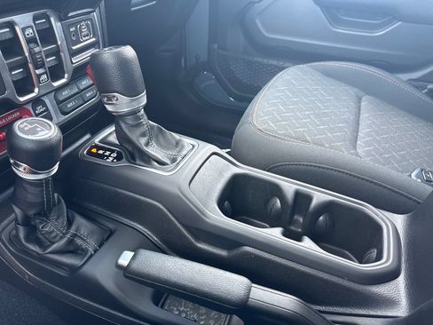 Used 2026 Jeep Gladiator Mojave AWD/4WD image 23