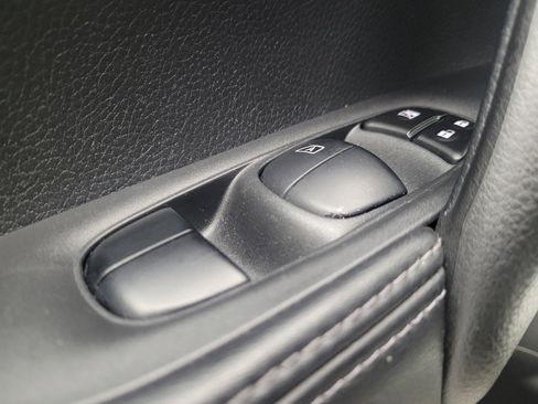 Used 2018 Nissan Rogue Sport S AWD/4WD image 27