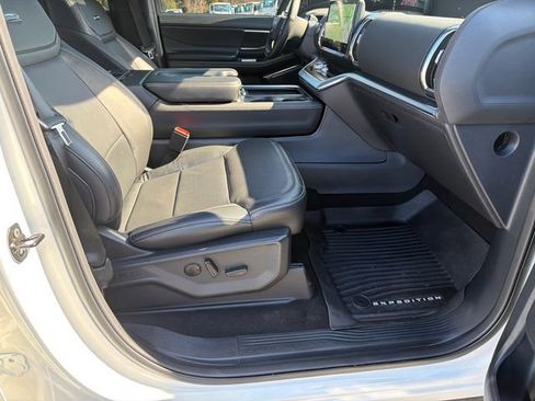 Used 2025 Ford Expedition Max Platinum w/ Stealth Performance Package image 13