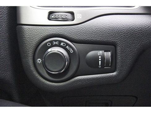 Used 2020 Jeep Cherokee Latitude image 19