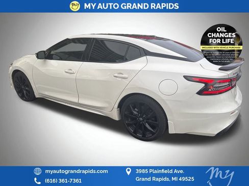 Used 2023 Nissan Maxima SR w/ Sport Mat Group image 2
