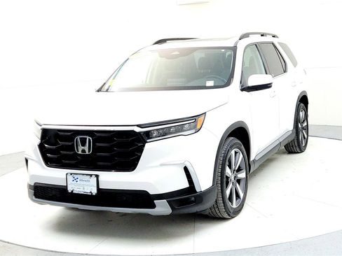 Used 2023 Honda Pilot Touring image 2