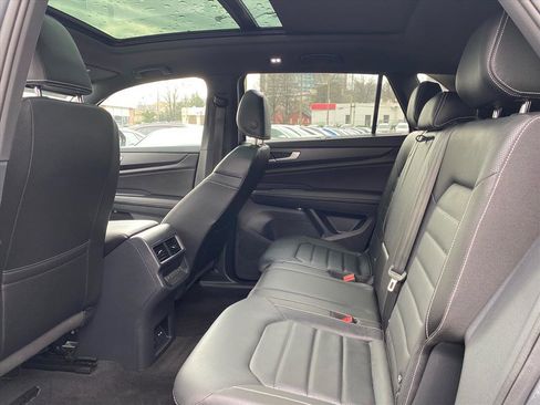 Certified 2025 Volkswagen Atlas Cross Sport SEL image 19