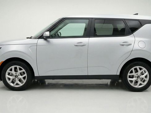 Used 2025 Kia Soul LX w/ LX Technology Package image 5